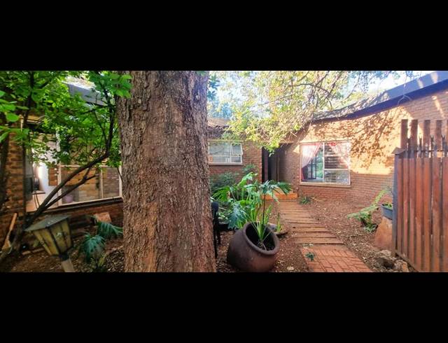 6 BEDROOM HOUSE FOR SALE IN WIERDA PARK